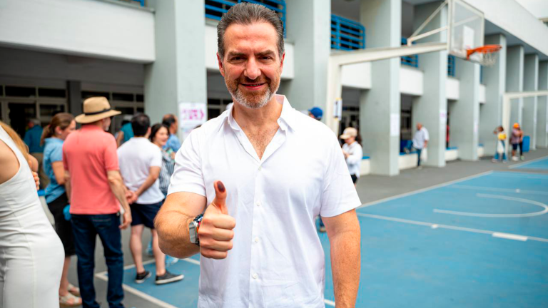 Adrián de la Garza, abanderado del PRI, PAN, PRD para la alcaldía de Monterrey, Nuevo León. Foto EE: Cortesía X / @AdrianDeLaGarza