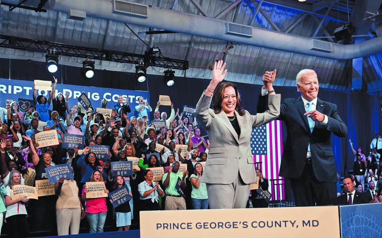 Kamala Harris y Joe Biden juntos en una universidad cercana a Washington. Foto: Reuters