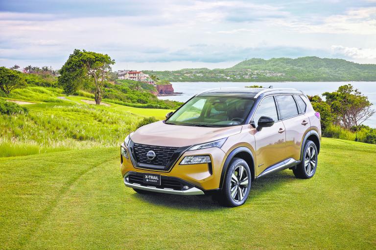 Con un tanque de 50 litros de gasolina, la SUV recorrió 840 kilómetros. Un vehículo eléctrico, sin la preocupación de conectarlo para recargar la batería,  siete modos de manejo y15 tecnologías de asistencia.