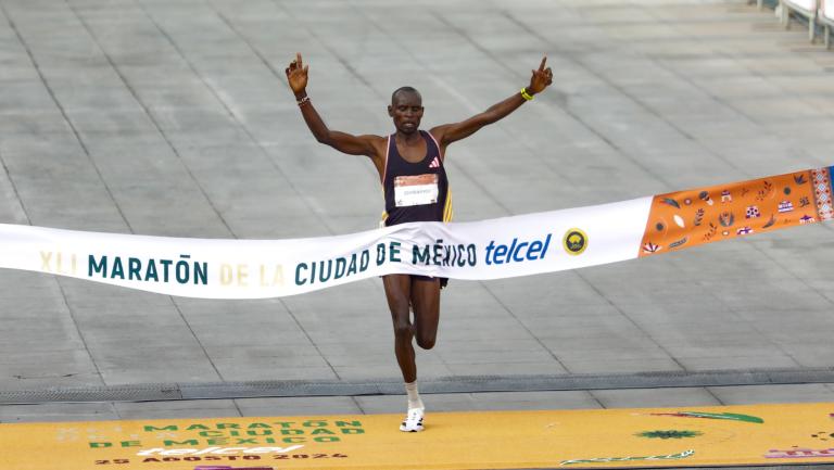 Edwin Kiptoo obtuvo el primer lugar varonil. Foto EE: Eric Lugo