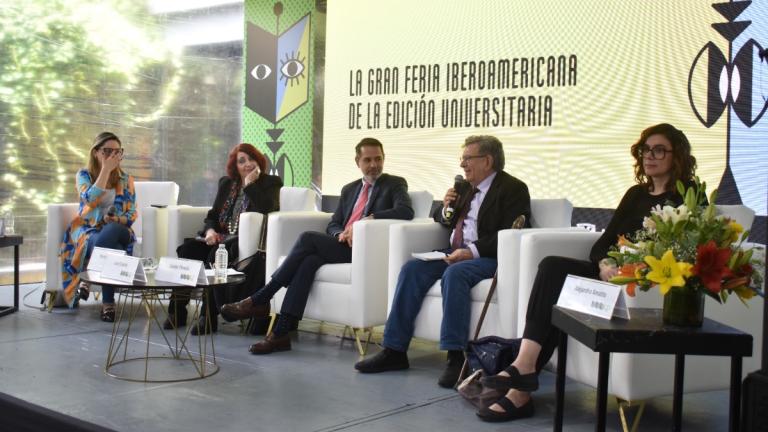 Conversatorio sobre el exilio. Foto: Especial (Libros UNAM)