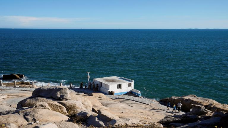 Edificio con vista al Estrecho de Taiwán. Foto: Reuters