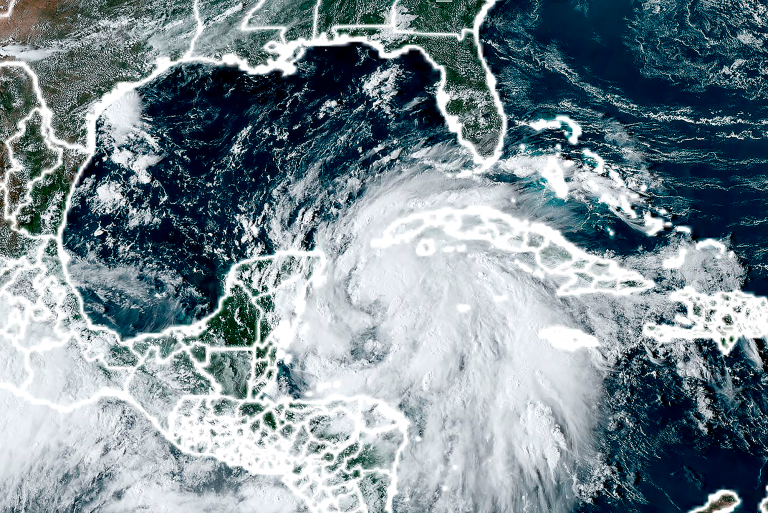 La tormenta tropical Helene avanza hacia las costas de Florida.