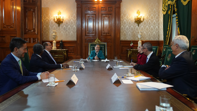 Claudia Sheinbaum se reunió en Palacio Nacional con el presidente de BlackRock, Larry Fink y el director ejecutivo de Global Infrastructure Partners, Adebayo Ogunlesi.