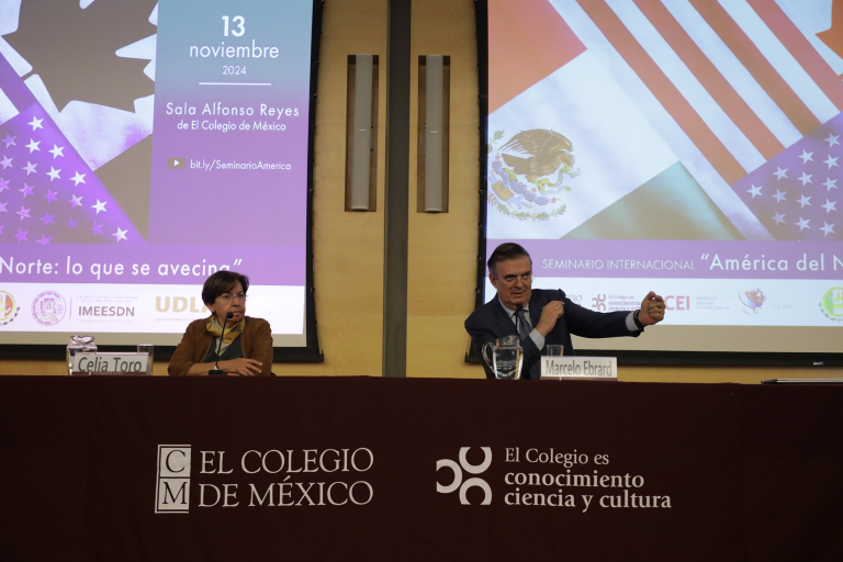 El secretario de Economía, Marcelo Ebrard, participó en un seminario organizado por El Colegio de México.