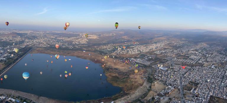 Vista panorámica del despegue de globos en el segundo día de la FIG 24