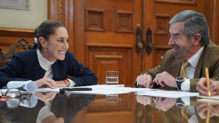 Claudia Sheinbaum, presidenta de México, en compañía del secretario de Relaciones Exteriores, Juan Ramón de la Fuente, conversó vía telefónica con el presidente electo de Estados Unidos, Donald Trump.