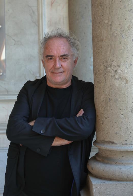 Ferran Adria en el centro cultural Ateneo Español de México.