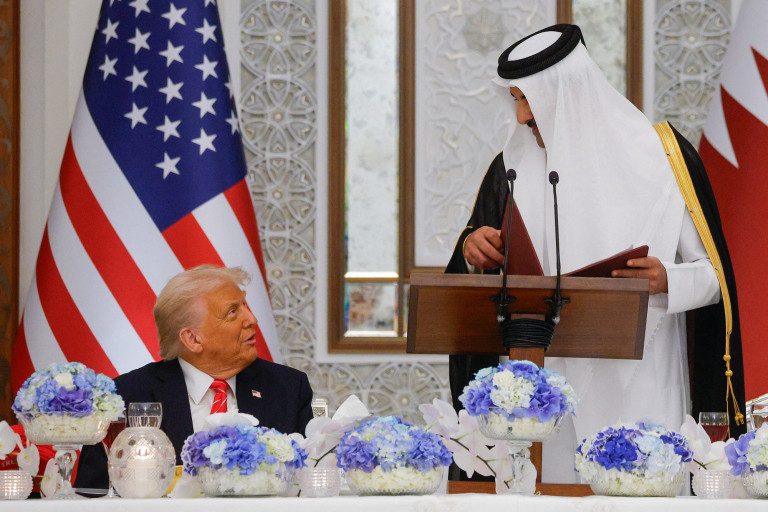 La familia real del emirato está a punto de ofrecer a Washington un Boeing 747-8, estimado por los expertos en 400 millones de dólares y descrito por los medios estadounidenses como un "palacio en el cielo".