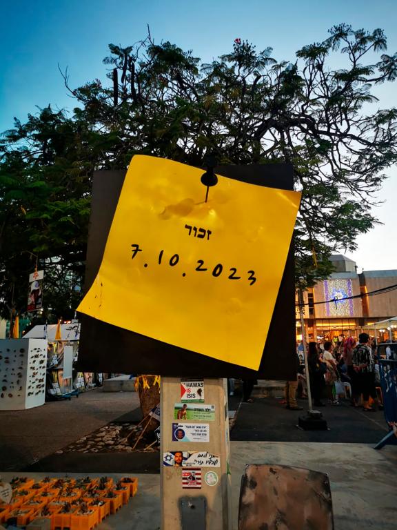 Imágenes en el kibut Nir Oz, a dos kilómetros de la Franja de Gaza, dan cuenta del horror de la guerra.