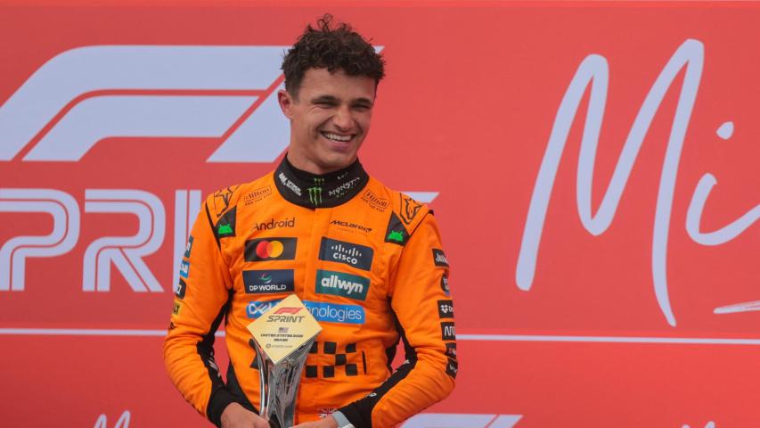 Lando Norris reacciona tras ganar la carrera sprint del Gran Premio de F1 de Miami en el Autódromo Internacional de Miami.