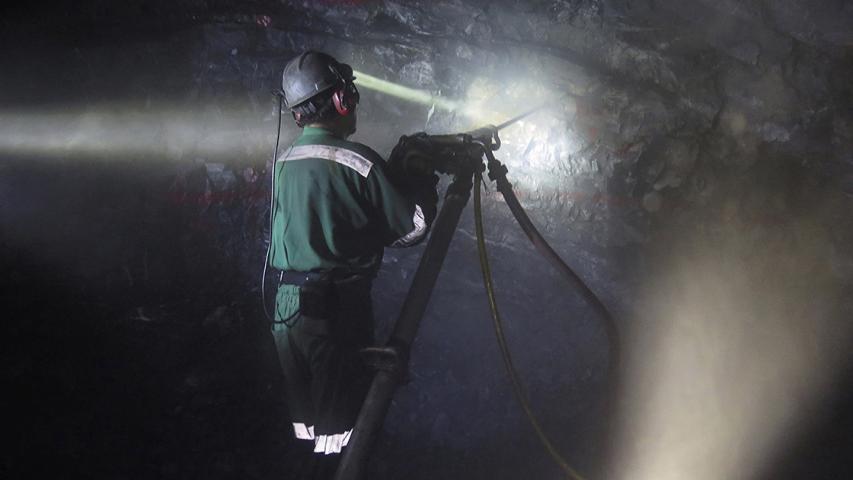 A miner works inside a tunnel of the Parrilla silver mine, in San Jose de La Parrilla, in Durango state - A miner works inside a tunnel of the Parrilla silver mine, in San Jose de La Parrilla, in Durango state, Mexico February 24, 2016. REUTERS/David Alire