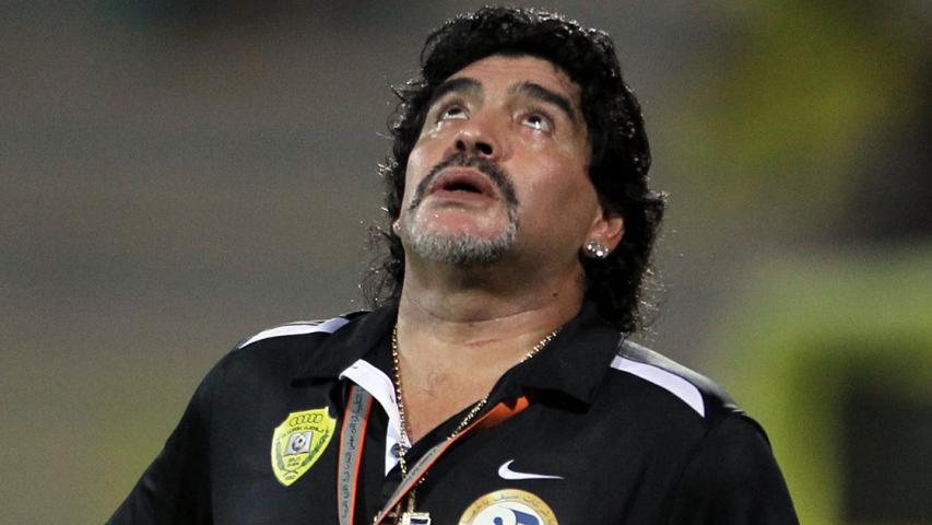 Suspenden juicio sobre muerte de Maradona por cuestionamientos a una jueza