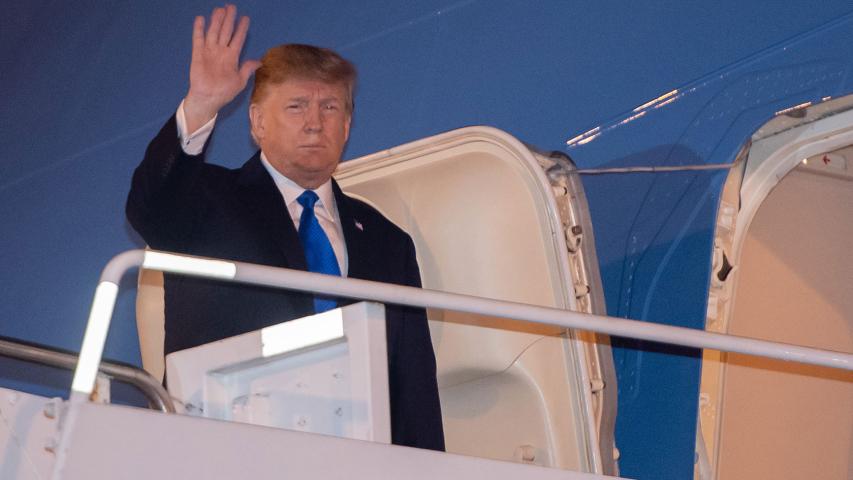 El presidente de Estados Unidos, Donald Trump, llegó a Hanoi, capital de Vietnam, donde participará en su segunda cumbre con el líder norcoreano, Kim Jong-un, quien ya se encontraba en la capital vietnamita tras un largo viaje por tren y carretera desde Pyonyang, en Corea del Norte. Se espera que esta segunda cita sirva para dar un impulso al proceso de desnuclearización del régimen que ambos trataron en su primera cumbre en Singapur el año pasado.