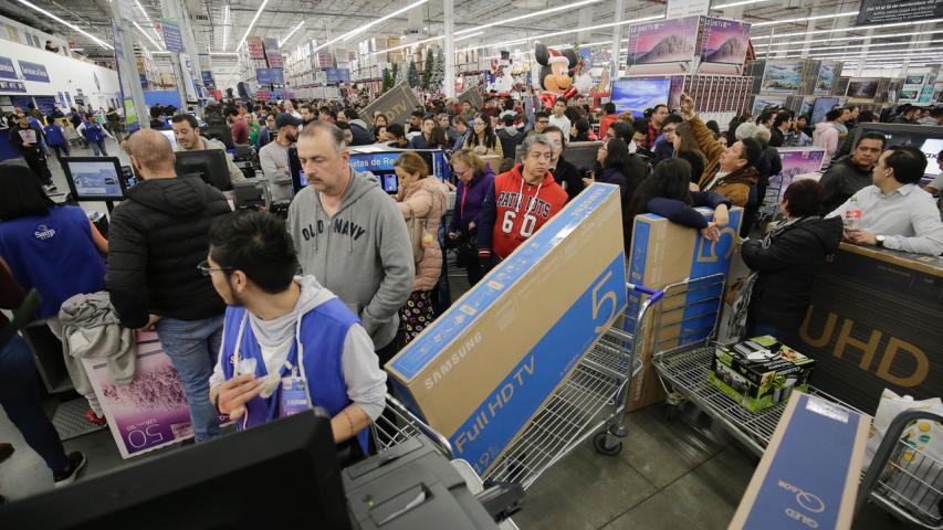 Apertura de las ofertas por El Buen Fin en Sam's Club, este 14 de noviembre. Foto EE: Hugo Salazar