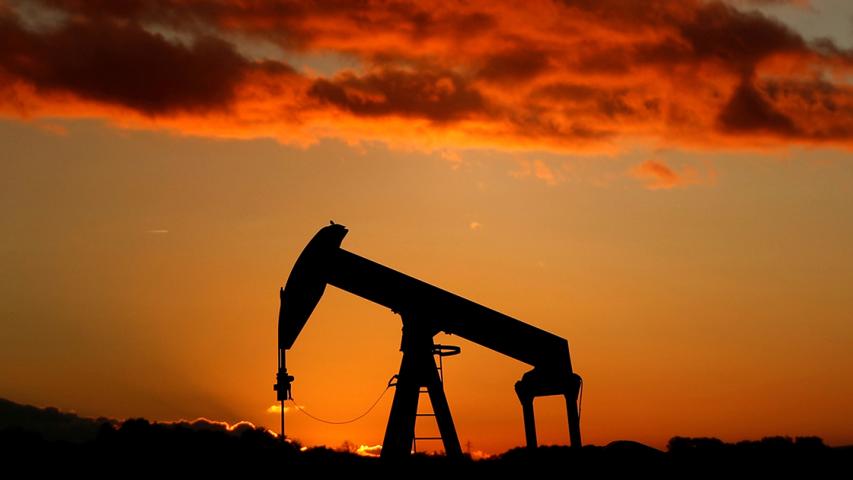 FILE PHOTO: A oil pump is seen at sunset outside Scheibenhard, near Strasbourg, France, October 6, 2017 .   REUTERS/Christian Hartmann/File Photo-NARCH/NARCH30