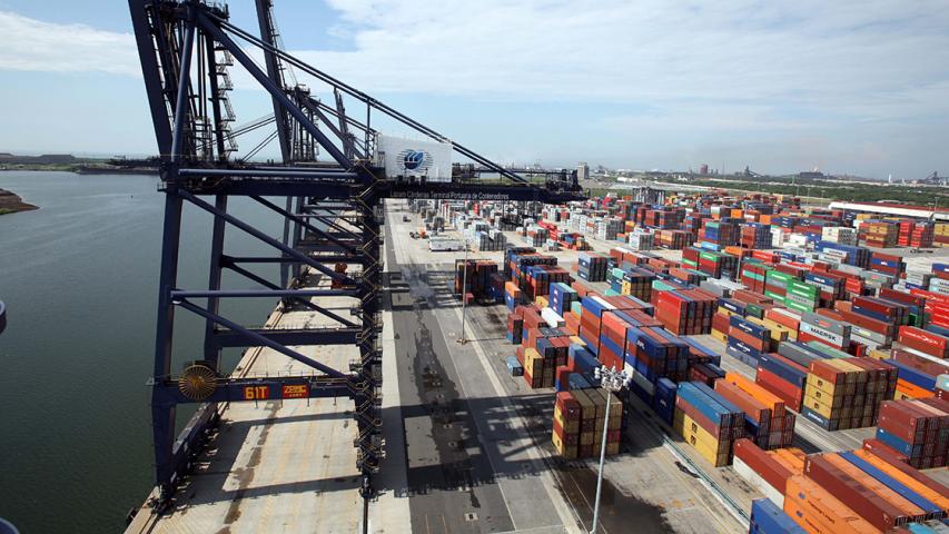 MEXICO 1 DE AGOSTO DE 2013, EN LA TERMINAL PORTUARIA DE CONTENEDORES EN LAZARO CARDENAS, MICHOACAN.  EN EL PACIFICO MEXICANO.