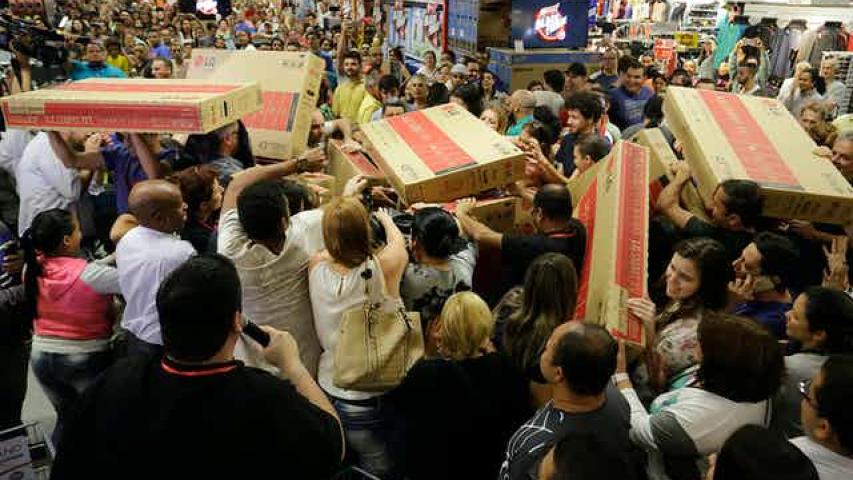 Compra de televisores durante el Black friday de 2018 en Sao Paulo (Brasil). Foto: Shutterstock 