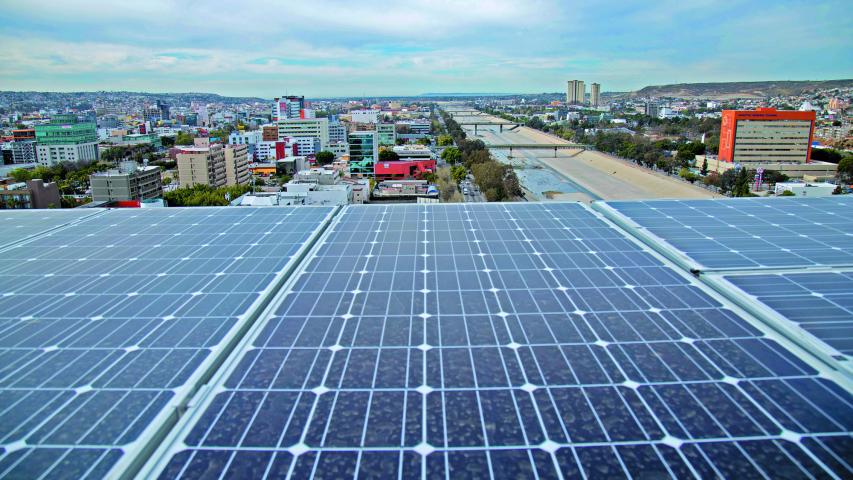 RECORRIDO POR EL CORPORATIVO VIA UBICADO EN LA CIUDAD DE TIJUANA. ESTE ES UN EDIFICIO SUSTENTABLE Y CUENTA CON CELDAS SOLARES.