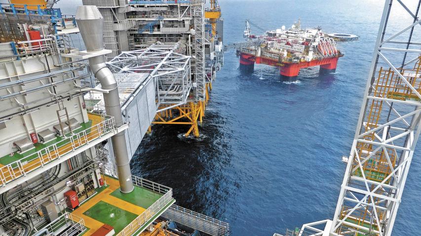 FILE PHOTO: A view of Equinor's oil platform in Johan Sverdrup oilfield in the North Sea, Norway, August 22, 2018. REUTERS/Nerijus Adomaitis/File Photo-NARCH/NARCH30