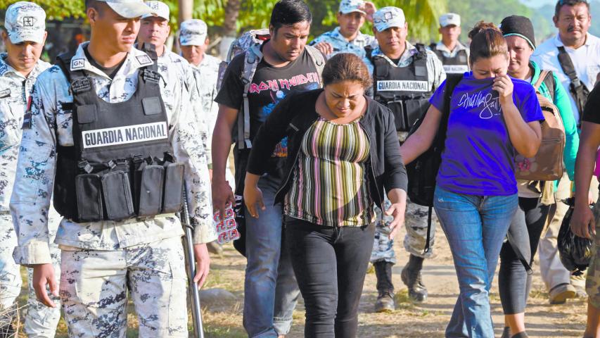 La administración encabezada por López Obrador ha enviado a guardias nacionales a reforzar la vigilancia en la frontera con América Central. Foto: AFP