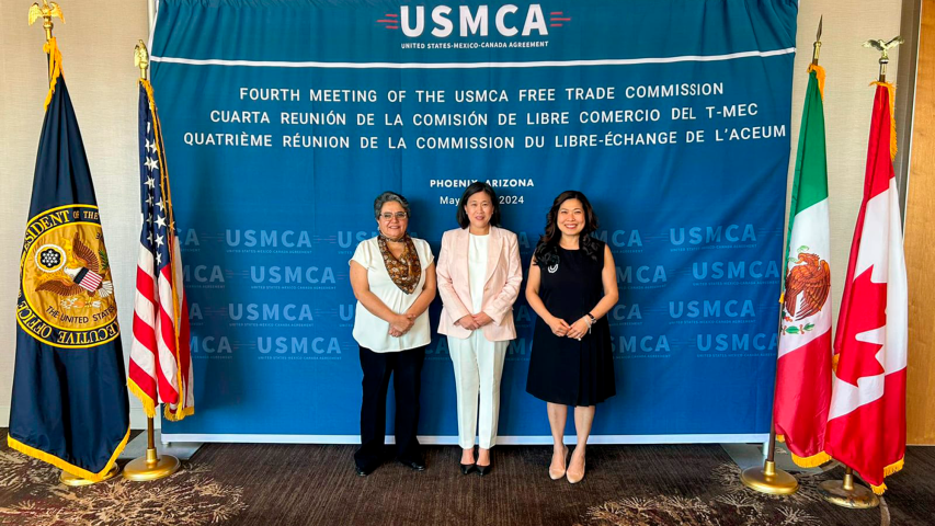 Katherine Tai, representante comercial de la Casa Blanca se reunió con la secretaria de Economía de México, Raquel Buenrostro y la ministra de Comercio Internacional, Promoción de Exportaciones, Pequeñas Empresas y Desarrollo Económico de Canadá, Mary Ng, en Phoenix, Arizona. Foto EE: Cortesía SRE