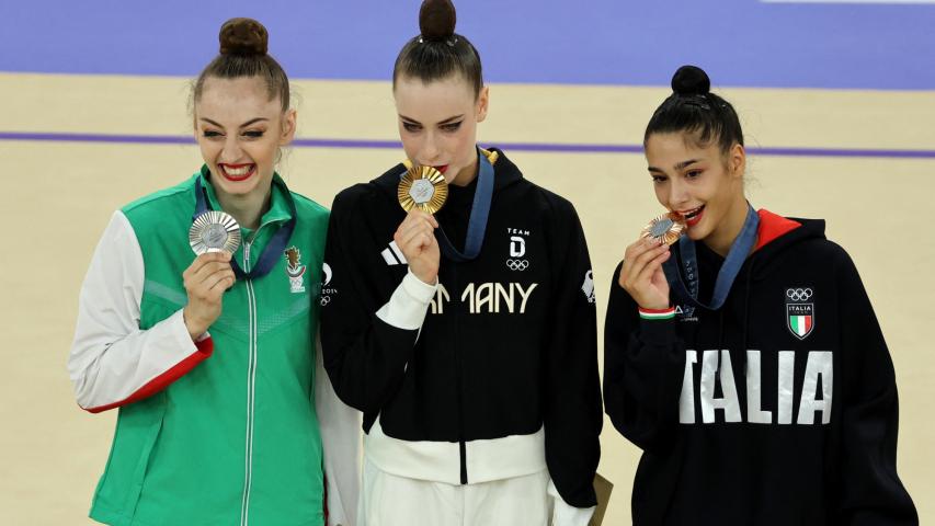 La alemana Darja Varfolomeev ganó oro (centro), Boryana Kaleyn ganó plata (izq.), la italiana Sofia Raffaeli ganó bronce (der.). Foto: Reuters