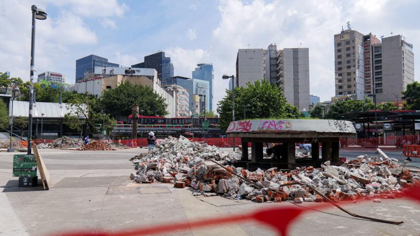 Trabajos de remodelación de la Glorieta de Insurgentes. Foto: Cuartoscuro