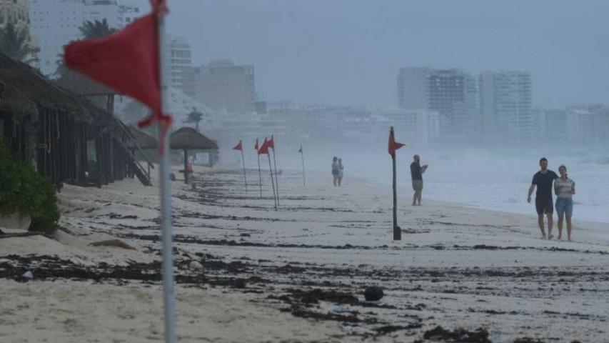 Hasta el momento hay más de 1,400 brigadistas apoyando en Cancún y otras ciudades por distintas contingencias.

Para más información del tema, visita: https://www.eleconomista.com.mx/estados/quintana-roo-declara-alerta-roja-helene-municipios-corren-riesgo-20240925-727362.html

¡Síguenos en nuestras redes sociales para mantenerte informado!

Twitter: https://twitter.com/eleconomista 
Facebook: https://www.facebook.com/ElEconomista.mx
Instagram: https://www.instagram.com/eleconomistamx
LinkedIn: https://www.linkedin.com/company/el-economista/

#ElEconomista #EETV