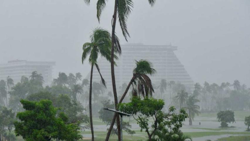 La noche del lunes, John golpeó la costa suroccidental de México como un poderoso huracán de categoría 3 en la escala de Saffir-Simpson.

¡Síguenos en nuestras redes sociales para mantenerte informado!

Twitter: https://twitter.com/eleconomista 
Facebook: https://www.facebook.com/ElEconomista.mx
Instagram: https://www.instagram.com/eleconomistamx
LinkedIn: https://www.linkedin.com/company/el-economista/

#ElEconomista #EETV