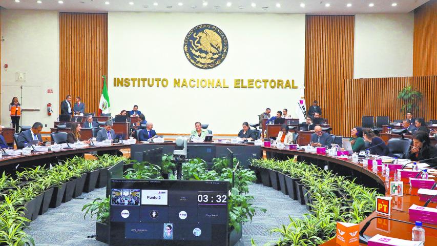 SesiÛn ordinario del INE donde se discuten diferentes intros entre ellos la equidad de representantes y consejeros en las diferentes entidades federativa. Foto Rosario Servin