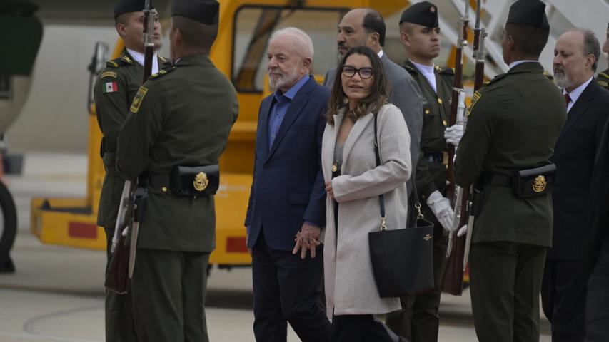 El presidente brasileño Luiz Inácio Lula da Silva y su esposa Rosangela llegan para la toma de posesión de la presidenta electa de México, Claudia Sheinbaum.