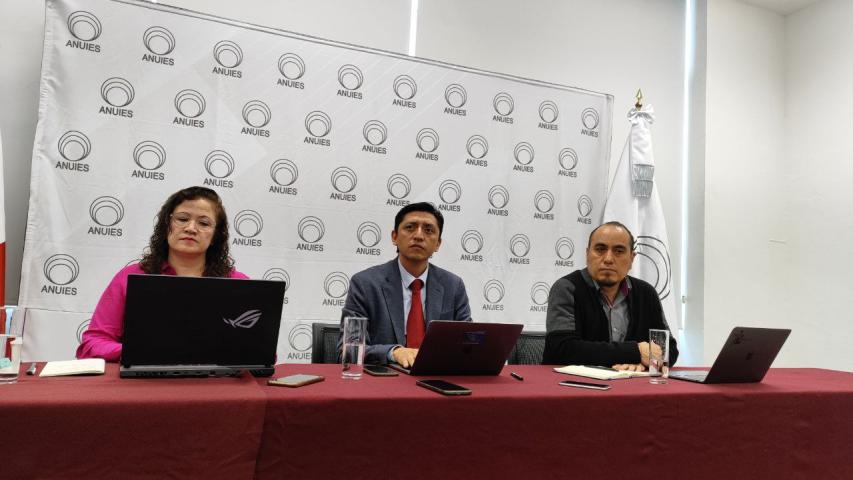 Claudia Escoto, Ernesto Ibarra y Froylán López, integrantes de la Alianza México Ciberseguro. Foto EE: Rodrigo Riquelme