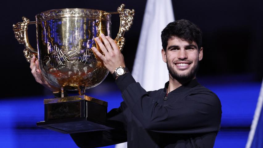 Carlos Alcaraz ganó el Abierto ATP 500 de China frente el italiano Jannik Sinner. Foto: Reuters