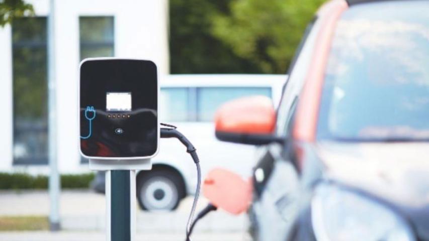 La Unión Europea decidirá este viernes si hace permanentes los aranceles al coche eléctrico importado desde China que impuso de manera provisional en julio para compensar los subsidios ilegales de Pekín a sus productores; se trata de una medida que Bruselas defiende junto a países como Francia, Italia o Polonia y pese a las reservas de Alemania y, más recientemente, de España.
Para más información del tema, visita: https://www.eleconomista.com.mx/empresas/ue-decidira-4-octubre-permanentes-aranceles-auto-electrico-chino-20241003-728527.html
¡Síguenos en nuestras redes sociales para mantenerte informado!
Twitter: https://twitter.com/eleconomista
Facebook: https://www.facebook.com/ElEconomista.mx
Instagram: https://www.instagram.com/eleconomistamx
LinkedIn: https://www.linkedin.com/company/el-economista/
#ElEconomista #EETV