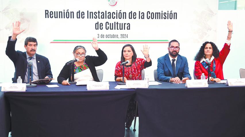 Este jueves quedó instalada la Comisión de Cultura en el Senado de la República. En la imagen, Javier Corral, María Martina Kantún, Beatriz Mojica, Diego Armando Guerrero y Susana Harp.