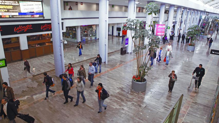 MEXDFENERO2011
ASPECTOS DE MOSTRADORES Y AMBULATORIO DEL AEROPUERTO INTERNACIONAL DE LA CIUDAD DE MEXICO BENITO JUAREZ.
FOTO: GERMAN ESPINOSA