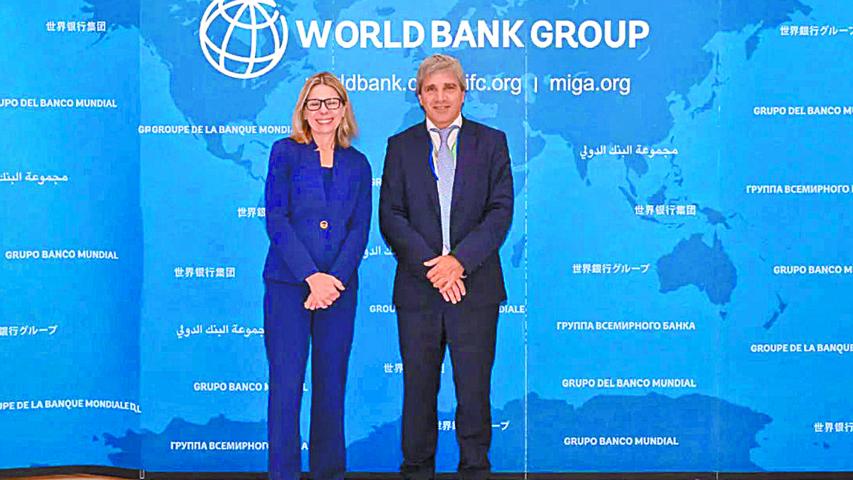 En el encuentro con la delegación argentina en Estados Unidos, y que encabeza Luis Caputo, participó también Anna Bjerde, directora gerente de Operaciones del Banco Mundial.