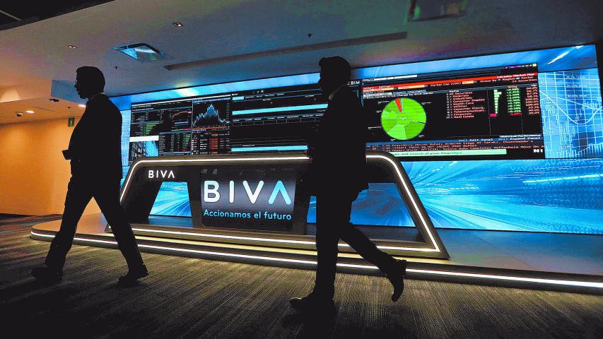 Employees walk inside the offices of the Bolsa Institucional de Valores (BIVA), Mexico's second stock exchange, during the launch of operations to compete with the Mexican Stock Exchange, in Mexico City, Mexico July 25, 2018. REUTERS/Luisa Gonzalez