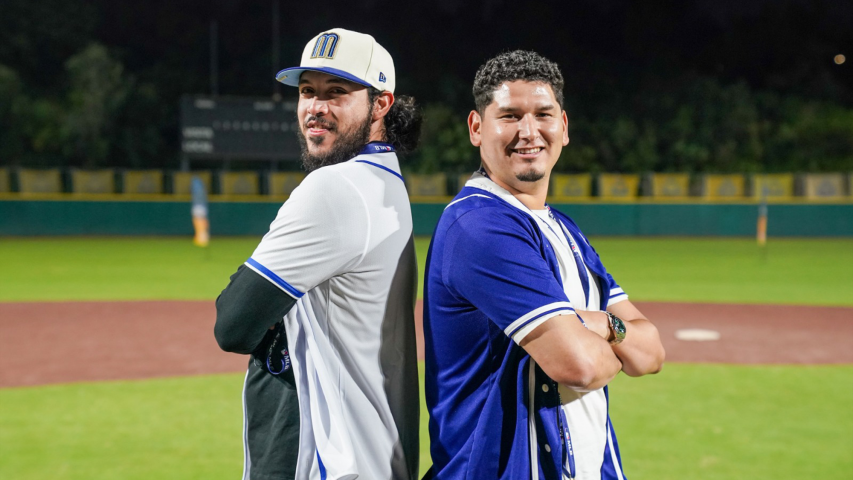 Javier Assad, lanzador de Seattle Mariners, y Andrés Muñoz, pelotero de Chicago Cubs.