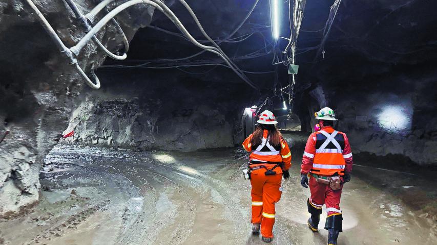 FILE PHOTO: Workers walk along a tunnel at Codelco El Teniente copper mine, the world's largest underground copper mine, near Rancagua, Chile July 30, 2024. REUTERS/Fabian Cambero/File Photo