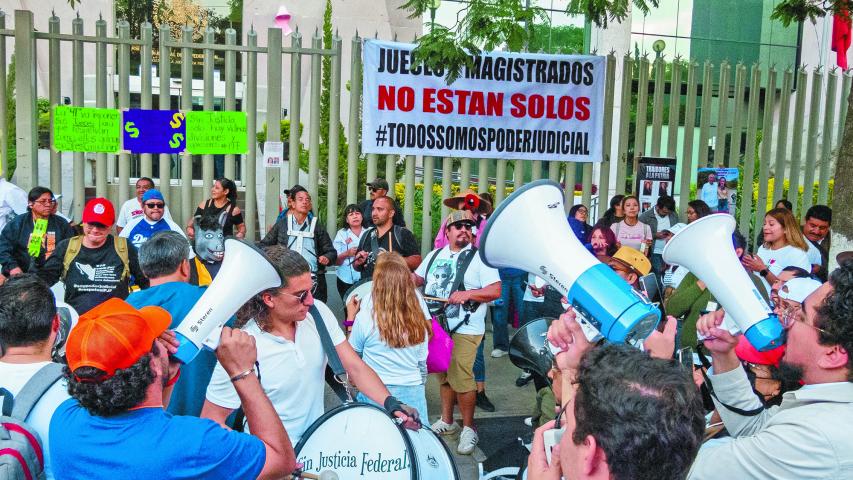 PROTESTAS DE TRABAJADORES DEL PODER JUDICIAL DE LA FEDERACION EN EL EDIFICIO DEL CONSEJO DE LA JUDICATURA FEDERAL EN AV DE LOS INSURGENTES. FOTO GILBERTO MARQUINA EL ECONOMISTA. SCJN, PODER JUDICIAL PROTESTAS