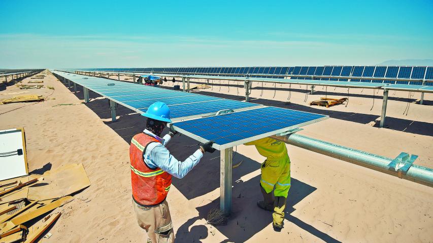 La planta fotovoltaica en Viesca es la instalación de energía solar más grande del continente americano. / AFP PHOTO / Alfredo ESTRELLA