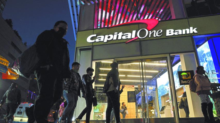 La posibilidad de una política antimonopolio menos estricta también impulsó las acciones de Capital One Financial.