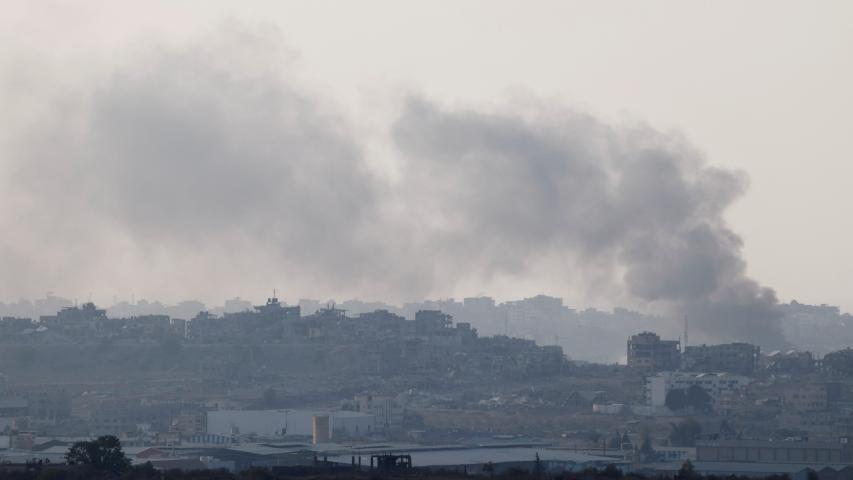 Humo de ataques aéreos.