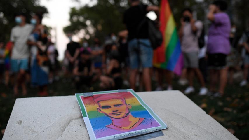 Imagen de Samuel Luiz durante una manifestación contra la fobia LGBTQ y la represión del gobierno español, en Barcelona el 9 de julio de 2021.