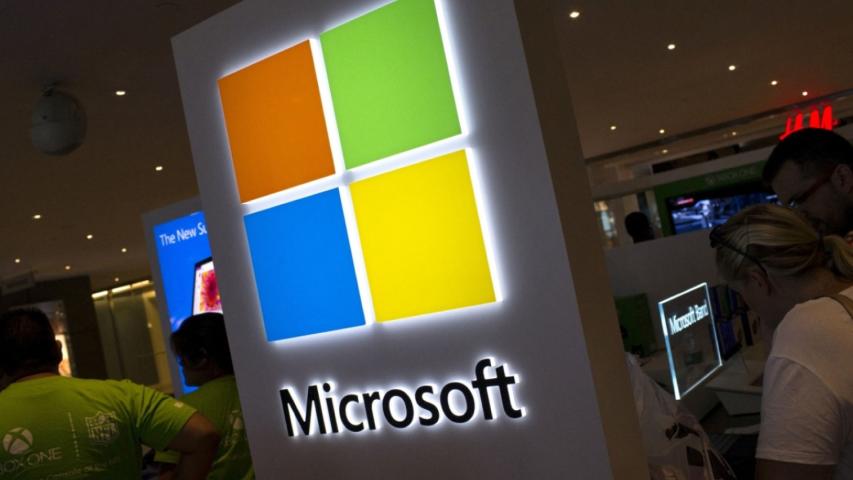 Usuarios de Microsoft reportaron desde muy temprano este lunes problemas en las aplicaciones de Outlook y Office 365 a nivel mundial.

Para más información del tema, visita: https://www.eleconomista.com.mx/tecnologia/microsoft-sufre-fallo-afecta-outlook-y-teams-90-problemas-solucionados-dice-20241125-735622.html

¡Síguenos en nuestras redes sociales para mantenerte informado!

Twitter: https://twitter.com/eleconomista 
Facebook: https://www.facebook.com/ElEconomista.mx
Instagram: https://www.instagram.com/eleconomistamx
LinkedIn: https://www.linkedin.com/company/el-economista/

#ElEconomista #EETV