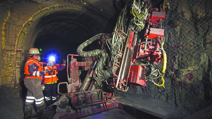 Distintas fuentes recogidas en un informe del Banco Central de Chile sugieren que la inversión minera en dicho país seguirá teniendo una expansión “relevante” en los próximos años, después de haber alcanzado el 6.5% del PIB en 2023. ARCOS / AFP)