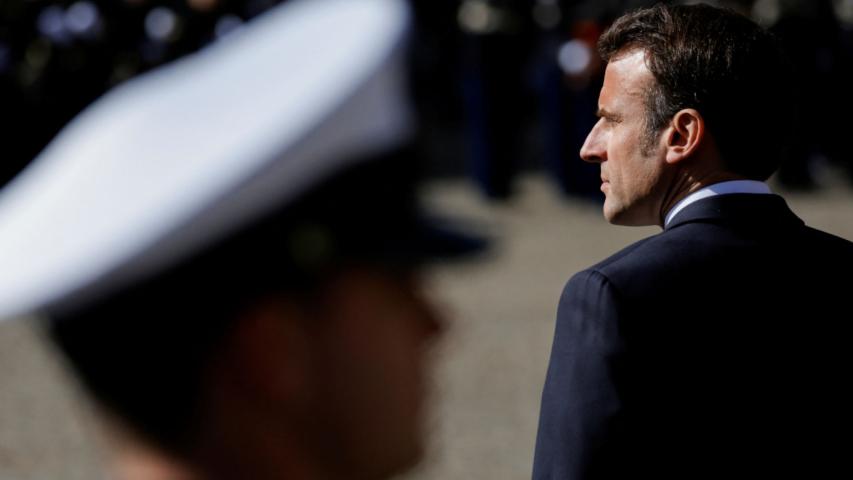 Macron busca cómo sacar a Francia de la crisis política en la que la sumió en junio, cuando inesperadamente convocó elecciones legislativas anticipadas.

Para más información del tema, visita: https://www.eleconomista.com.mx/internacionales/macron-reunira-martes-partidos-dispuestos-formar-gobierno-interes-general-francia-20241209-737583.html 

¡Síguenos en nuestras redes sociales para mantenerte informado!

Twitter: https://twitter.com/eleconomista 
Facebook: https://www.facebook.com/ElEconomista.mx
Instagram: https://www.instagram.com/eleconomistamx
LinkedIn: https://www.linkedin.com/company/el-economista/

#ElEconomista #EETV