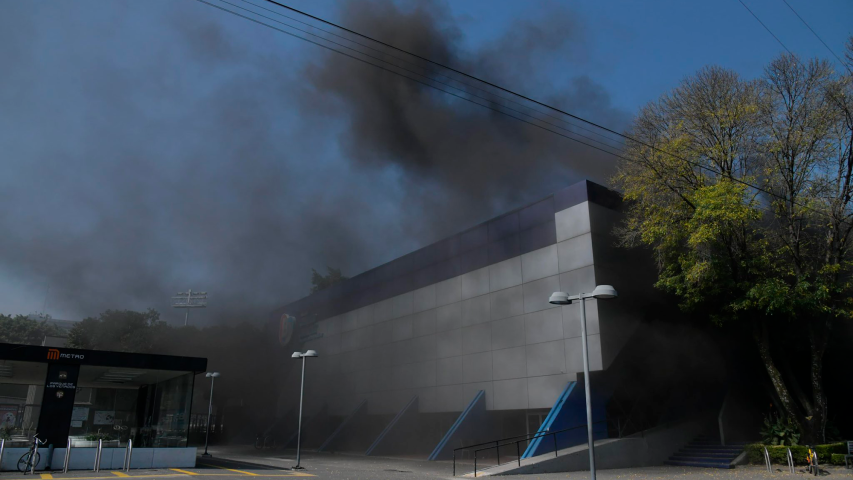 El incendio se registró alrededor de las 13:00 horas de este miércoles en el estacionamiento de la alcaldía Benito Juárez en el área de carpintería.